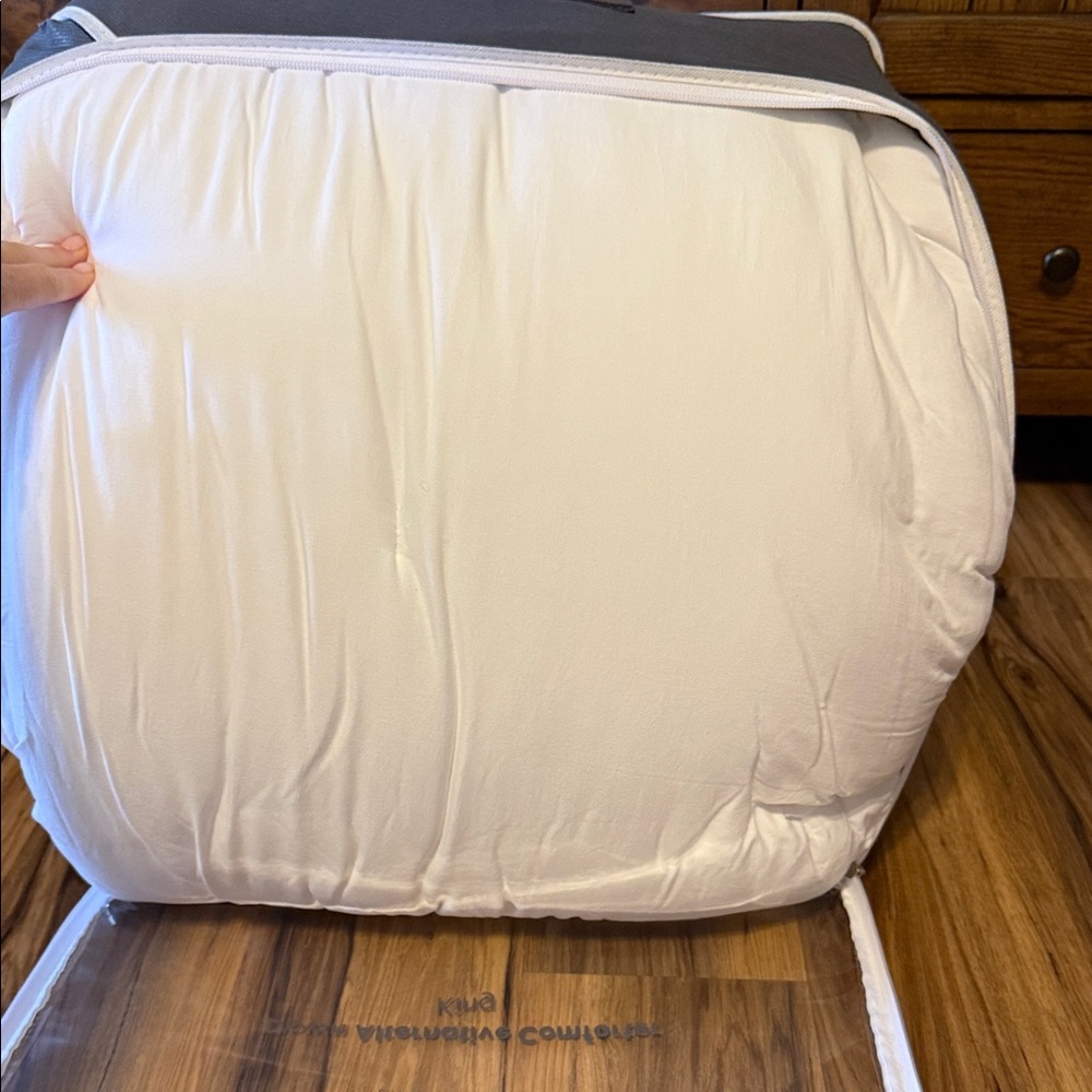 Koolaburra by UGG Koolawash Down Alternative Comforter - White (King) - Picture 2 of 5